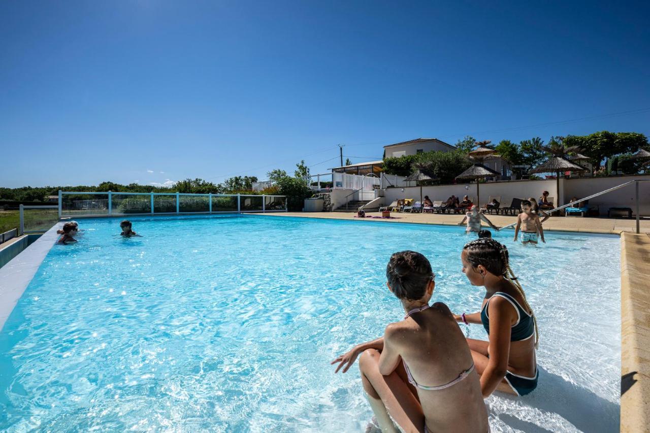 Charmant camping Familiale 3 Etoiles vue 360 plage piscine à débordement empl XXL Labeaume Exterior foto