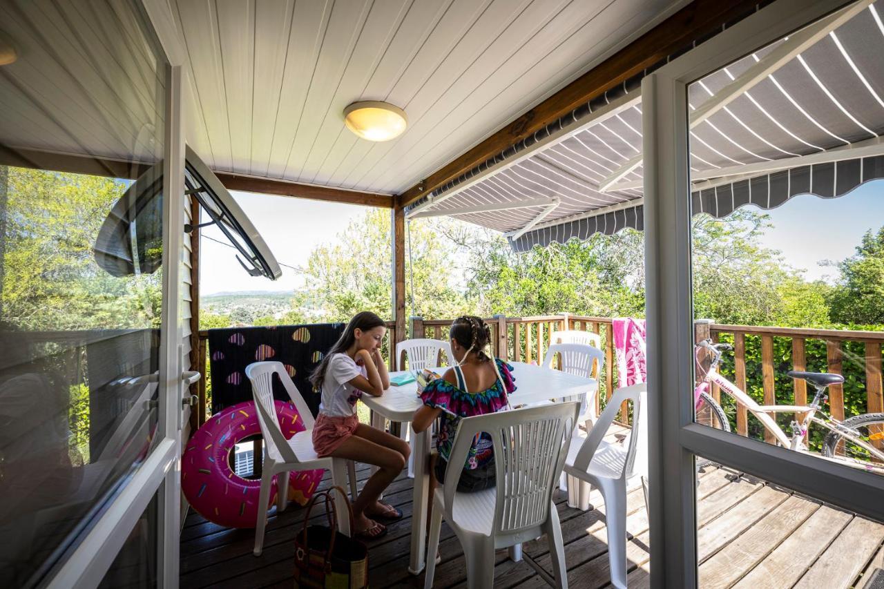 Charmant camping Familiale 3 Etoiles vue 360 plage piscine à débordement empl XXL Labeaume Exterior foto