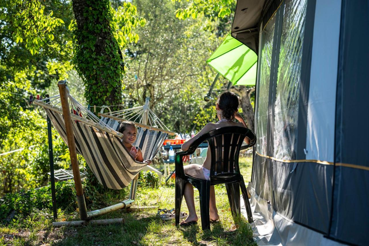 Charmant camping Familiale 3 Etoiles vue 360 plage piscine à débordement empl XXL Labeaume Exterior foto