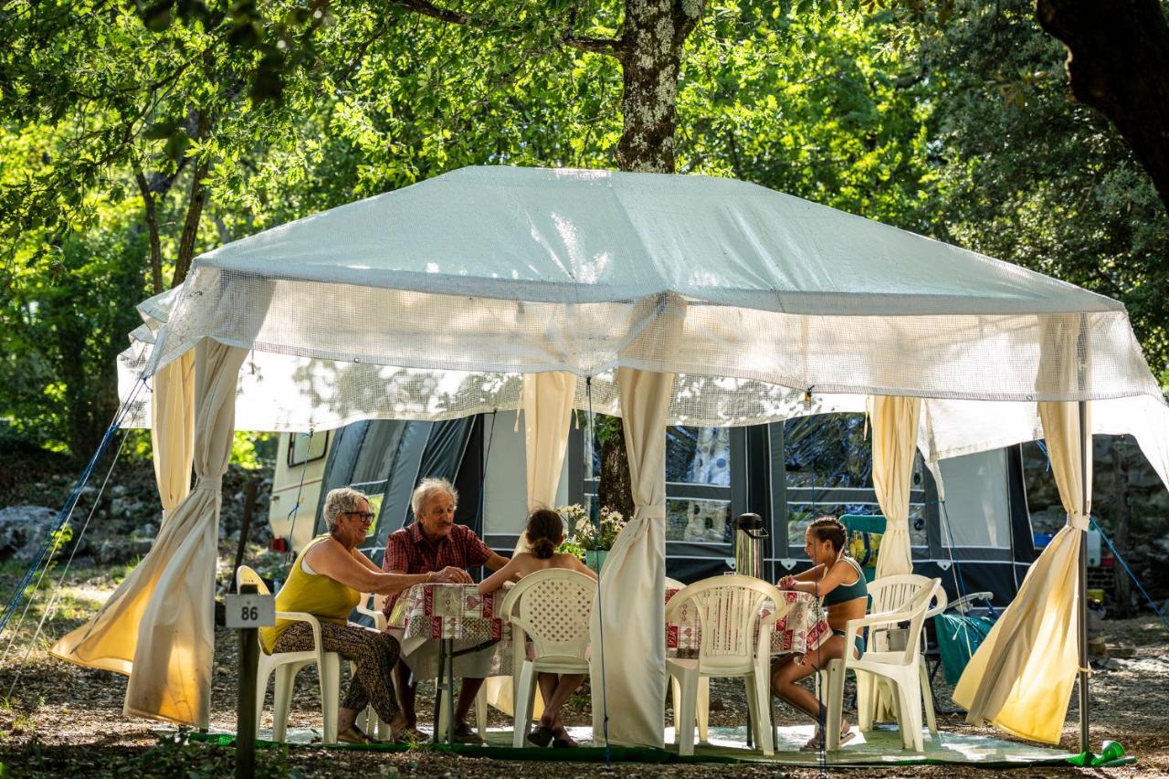 Charmant camping Familiale 3 Etoiles vue 360 plage piscine à débordement empl XXL Labeaume Exterior foto
