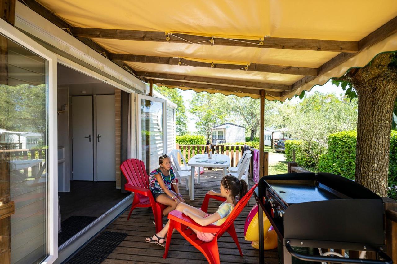 Charmant camping Familiale 3 Etoiles vue 360 plage piscine à débordement empl XXL Labeaume Exterior foto